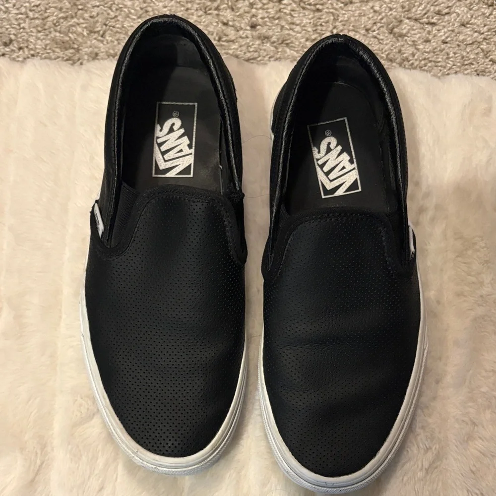 Vans perf leather Women’s Classic Slip-On in Black/White - Picture 2 of 6